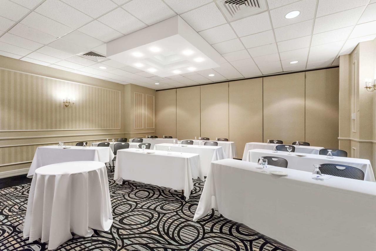 Отель Wyndham Southbury Экстерьер фото